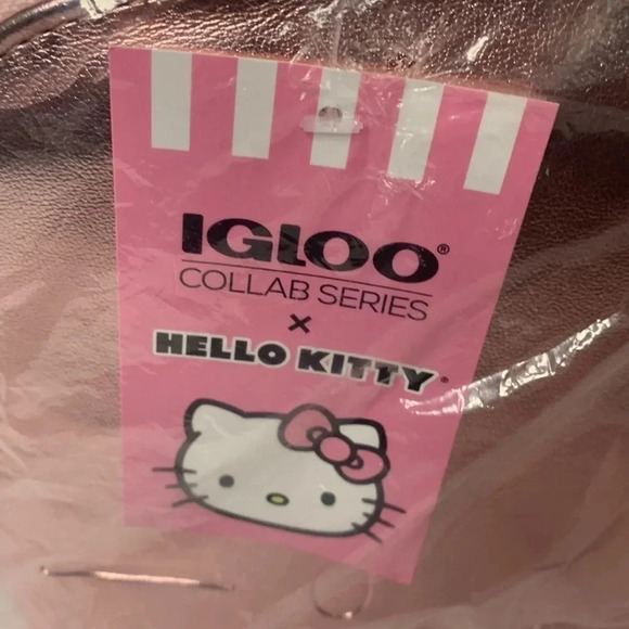 Hello Kitty Crossbody Rose Gold Embossed Insulated Bag Limited Edition NWT - Picture 4 of 7